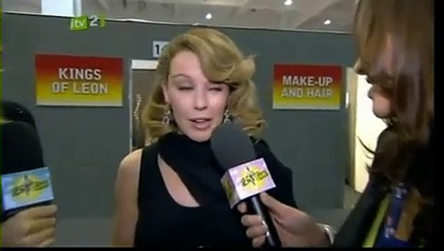 Kylie Minogue @ BRITs 2009 (backstage interview)