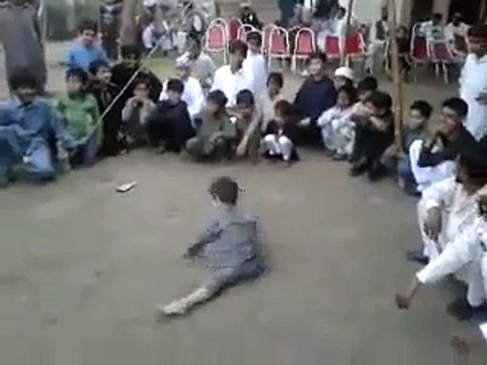 AMAZING TRIKS OF LITTLE CHILD OF PAKISTAN...BY GUJJAR