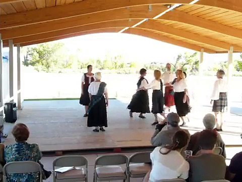 The Bees of Maggieknockater: Scottish Country Dance