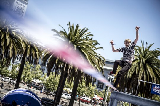 Tricklining the San Francisco Skyline - Red Bull Baylines 2015