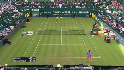 Tennis - Roger Federer rentre un coup dans le dos génial contre Kohlschreiber