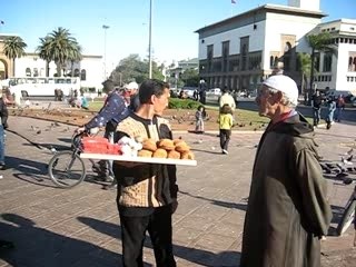 Casa fontaine  pigeons  beignets soleil
