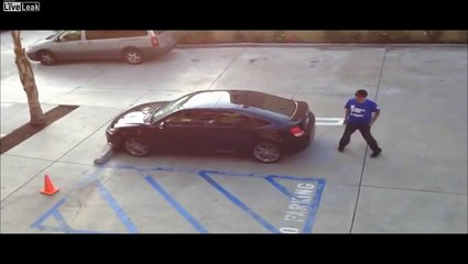 Sa copine l'a trompé, il casse sa voiture