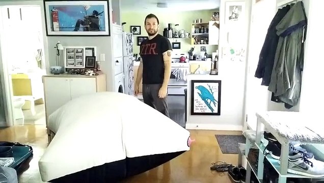 Voici le plus grand coussin péteur du monde !