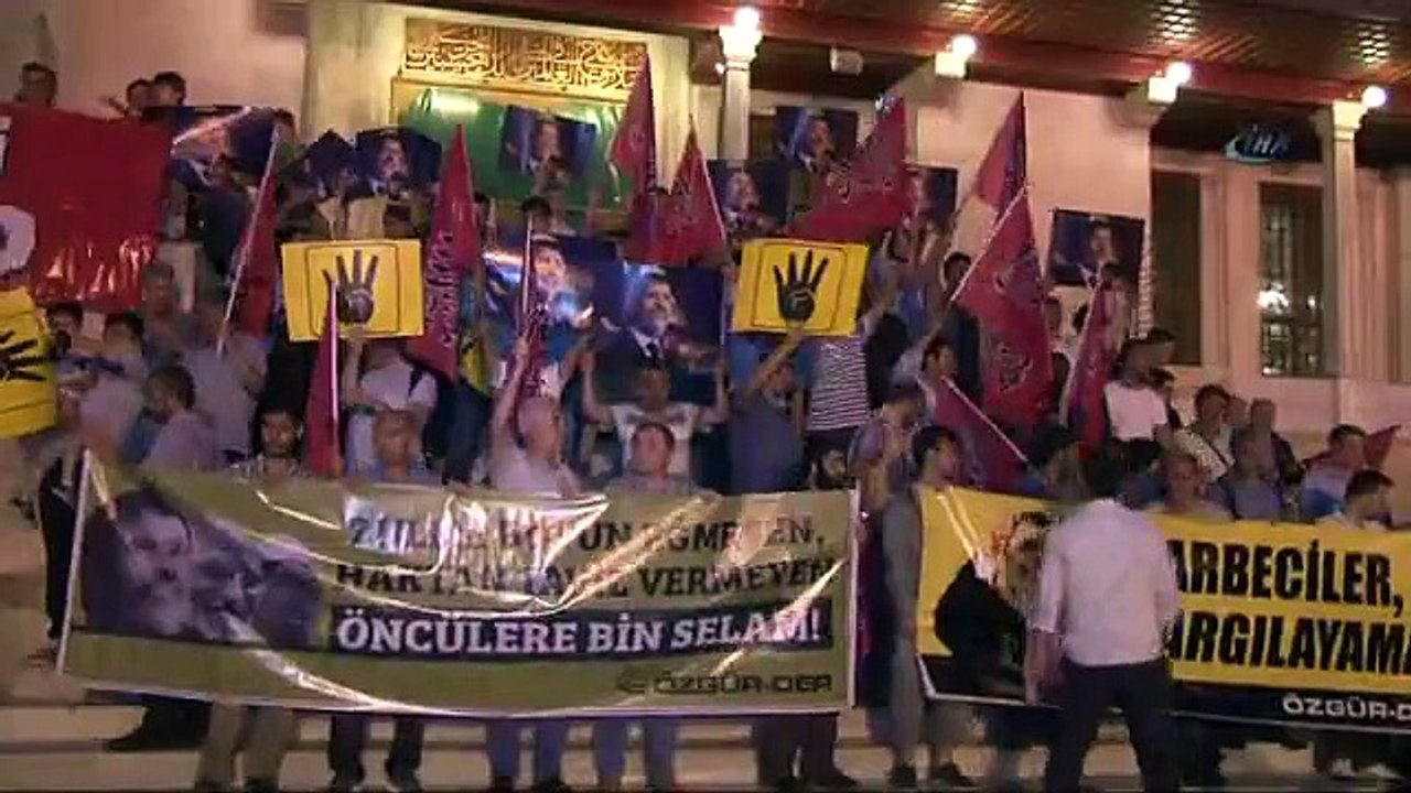 Fatih Camisi’nde Mısır protestosu