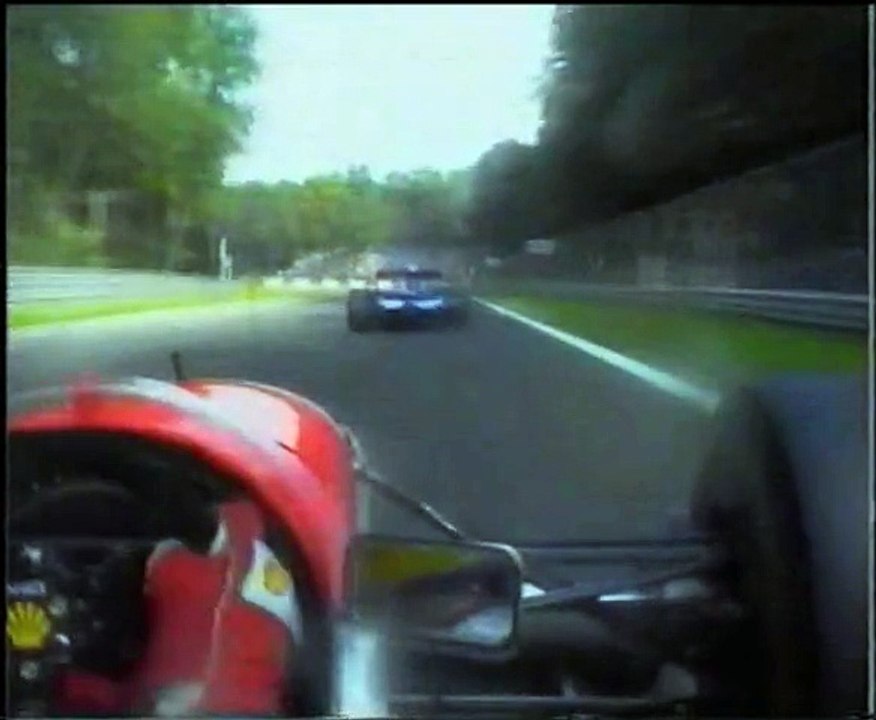 1993_Monza_F1_GP_Senna_hits_Brundle