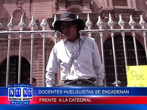 N11 Informativo DOCENTES HUELGUISTAS SE ENCADENAN FRENTE A LA CATEDRAL