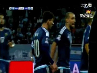 ميسي ينفعل على لاعب اوروجواي
