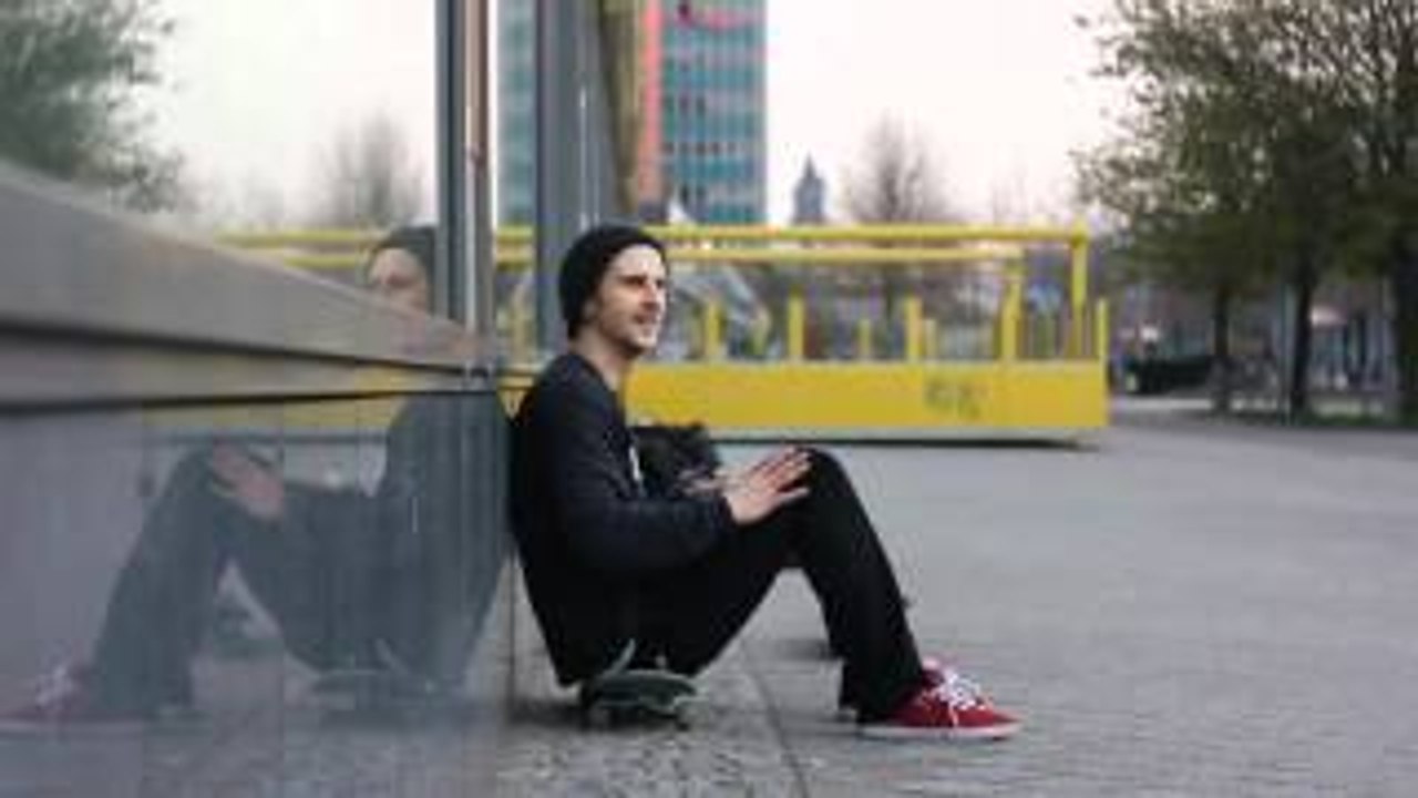 Amazing 68 seconds skateboarding