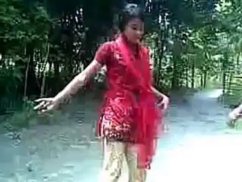 Bangladeshi Village Girls funny amateur dancing.