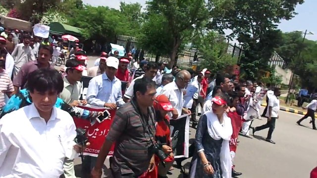 بول کو بولنے دو ورکرز کا استحصال بند کروصدر پی ایف یو جے جناب افضل بٹ صاحب کی قیادت میں بول اور اُس کے ورکرزکیلئے نکالی