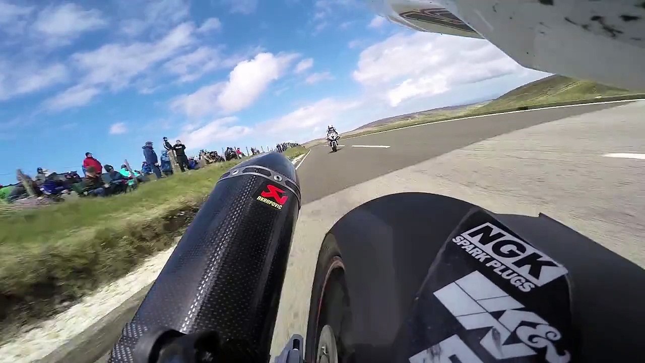 Tourist Trophy 2015 : Rutter double Dunlop en wheeling