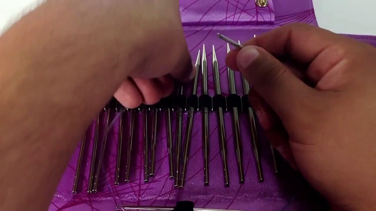 How to Knit An Invisible Join in the Round