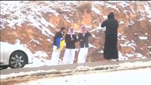 تساقط للثلوج في منطقة تبوك غرب السعودية