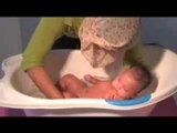 Tabloid nakita - Video Tutorial - Memandikan Bayi