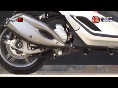 OTOMOTIFNET - Piaggio MP3 Yourban 125, Skuter Roda Tiga Yang Lincah