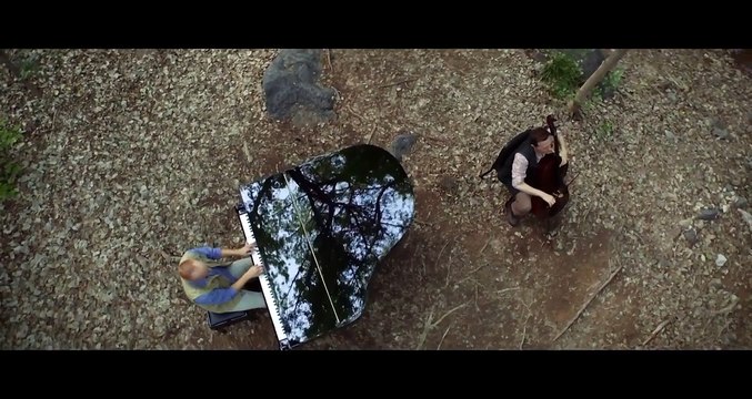 Cette reprise du thème de Jurassic Park vous donnera des frissons