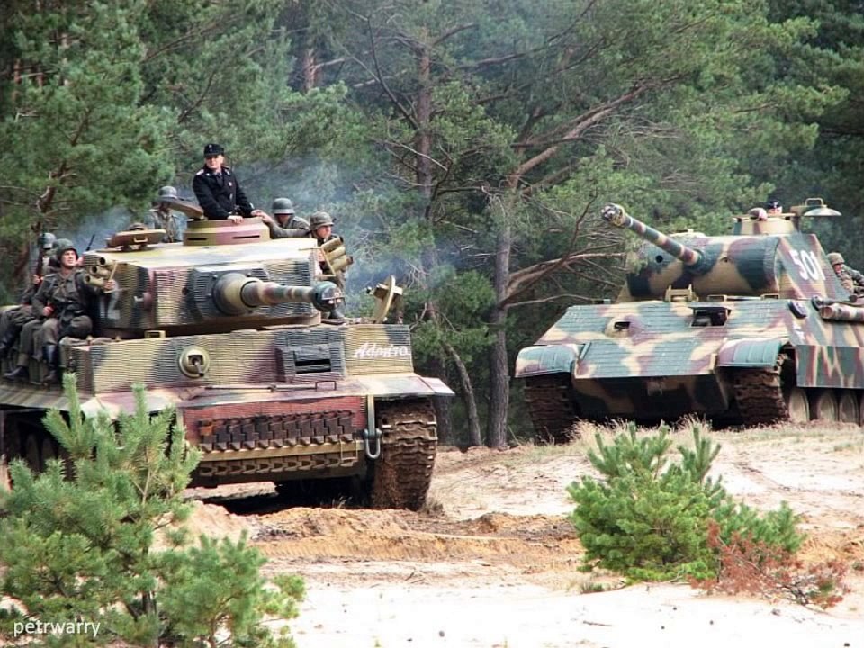 WW2 REENACTMENT "Sahara 2010" Kurland 1944 Eastern Front Battlefield.Panther&Tiger vs T34 etc.