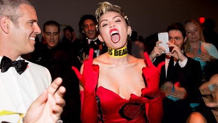(VIDEO) Miley Cyrus Stuns In Red At amfAR 2015