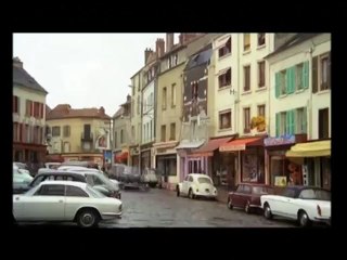 Compression L'Ours et la poupée de Michel Deville (2010) par Gérard Courant