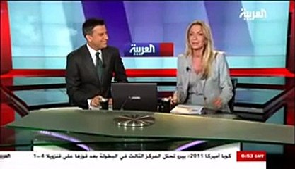 لاعب ينقذ مذيعة بطريقة لا تصدق