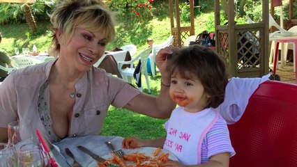 Guardate cosa succede con Maria al ristorante... - CASA TURCHI RUSSO