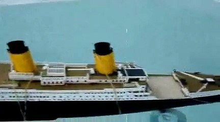 Model Titanic Sinking version 2