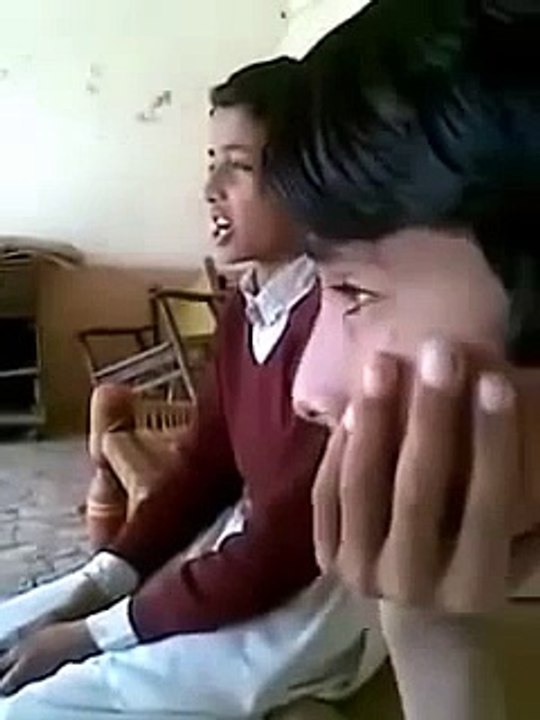 Nice Saraiki song by sweet pakistani talented children and guys
