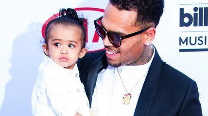 Chris Brown no permitirá fanáticos en su bus de tour mientras Royalty esté presente