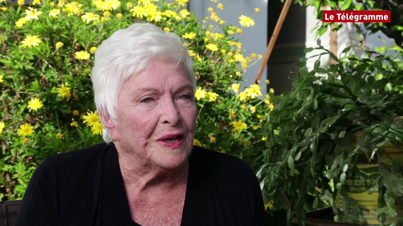 Line Renaud. "Des souvenirs à Brest merveilleux"