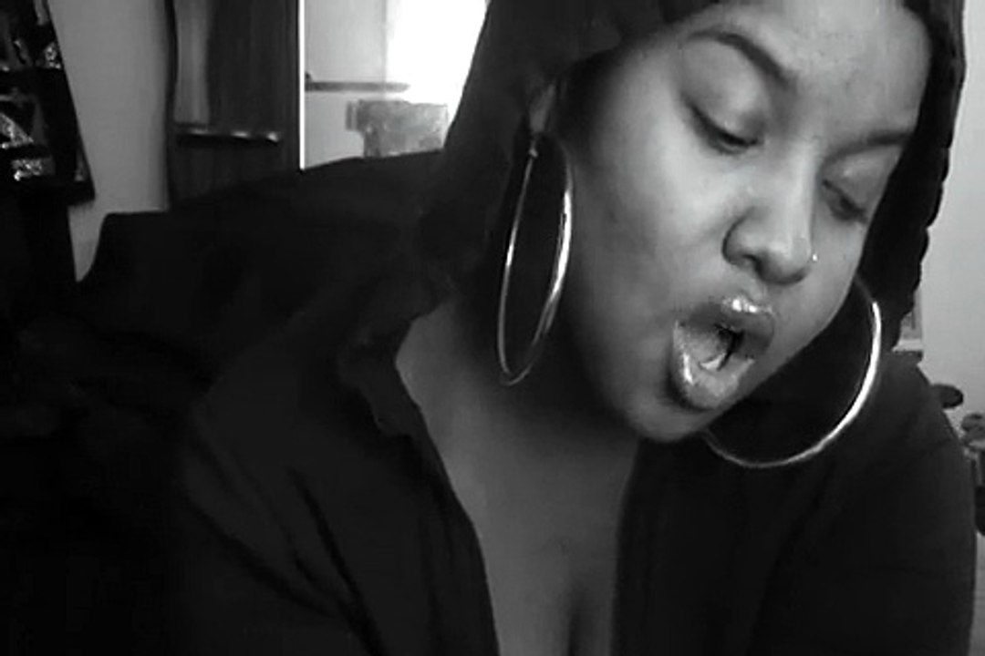 (SIESIECHAMPION) SINGING (IM GO'N DOWN) THIS IS HOW I SING WHEN IM HURT (U CAN HEAR/SEE IT)