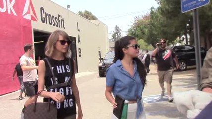 Taylor Swift est prête pour le combat pendant un déjeuner avec Selena Gomez