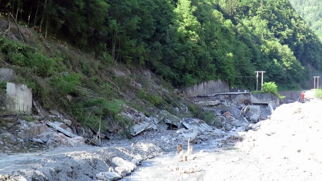 Le chantier de la route des gorges du val d'Arly