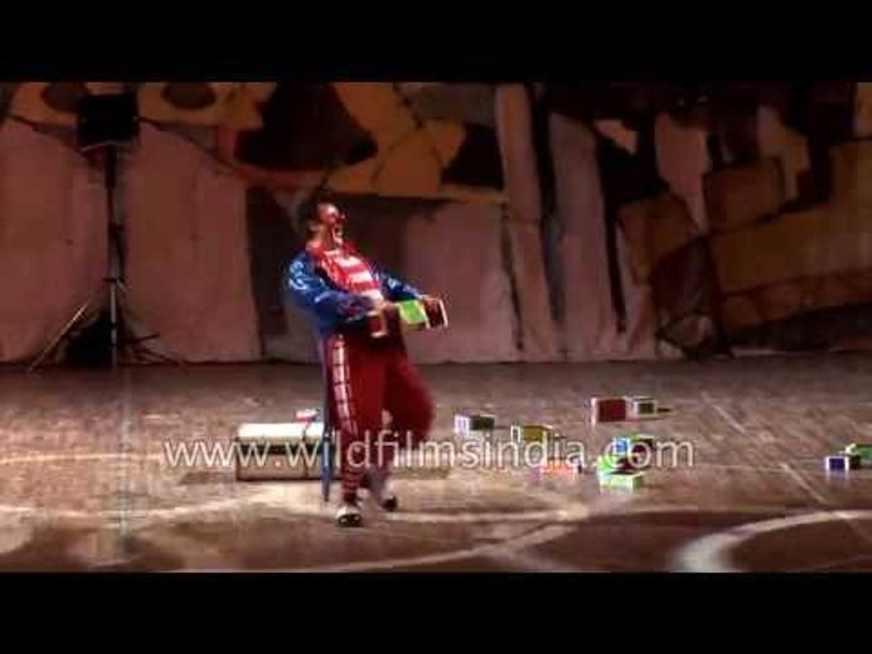 Cigar box balancing circus act