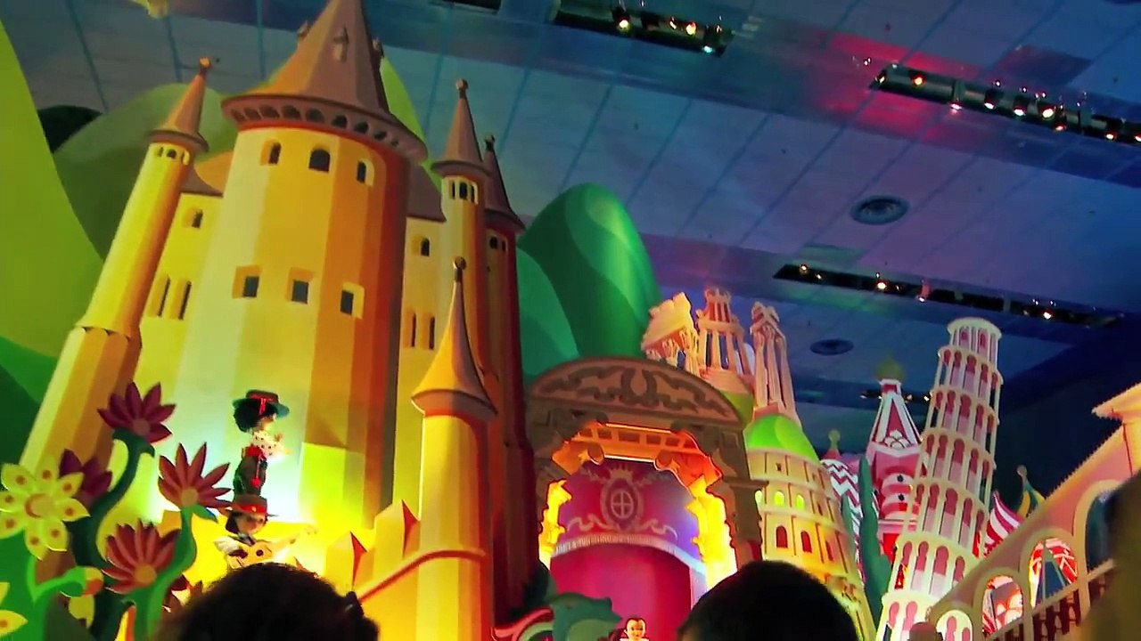 It's a Small World - cruise ride at Disneyland Paris - HD with William Chiu