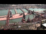 Hindu religion at organized best: masses congregate along Ganges