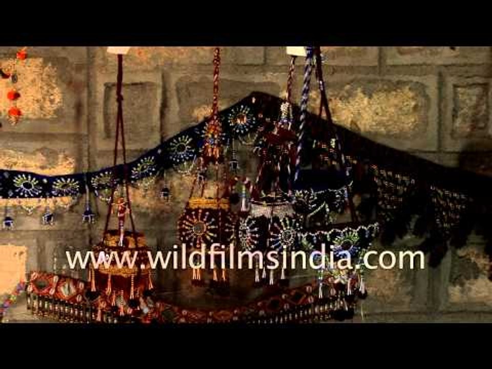 Gujarati women selling hand crafted home decor items: Rann Utsav, Gujarat
