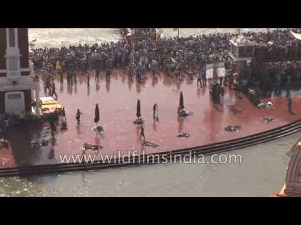 World's largest religious gathering held at Haridwar : Kumbh Mela