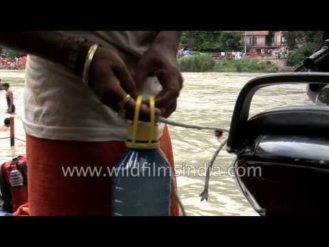 Kanwarias fill their pots with water from the river Ganges - Haridwar