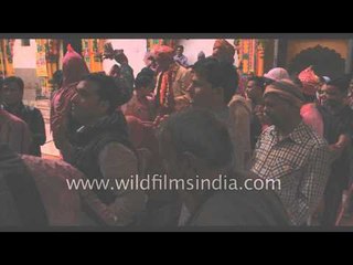 Indian crowd gathers to celebrate Holi festival