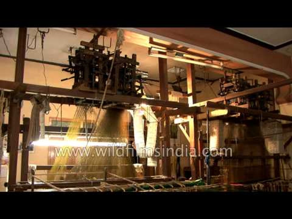 How womens' sarees are weaved in India