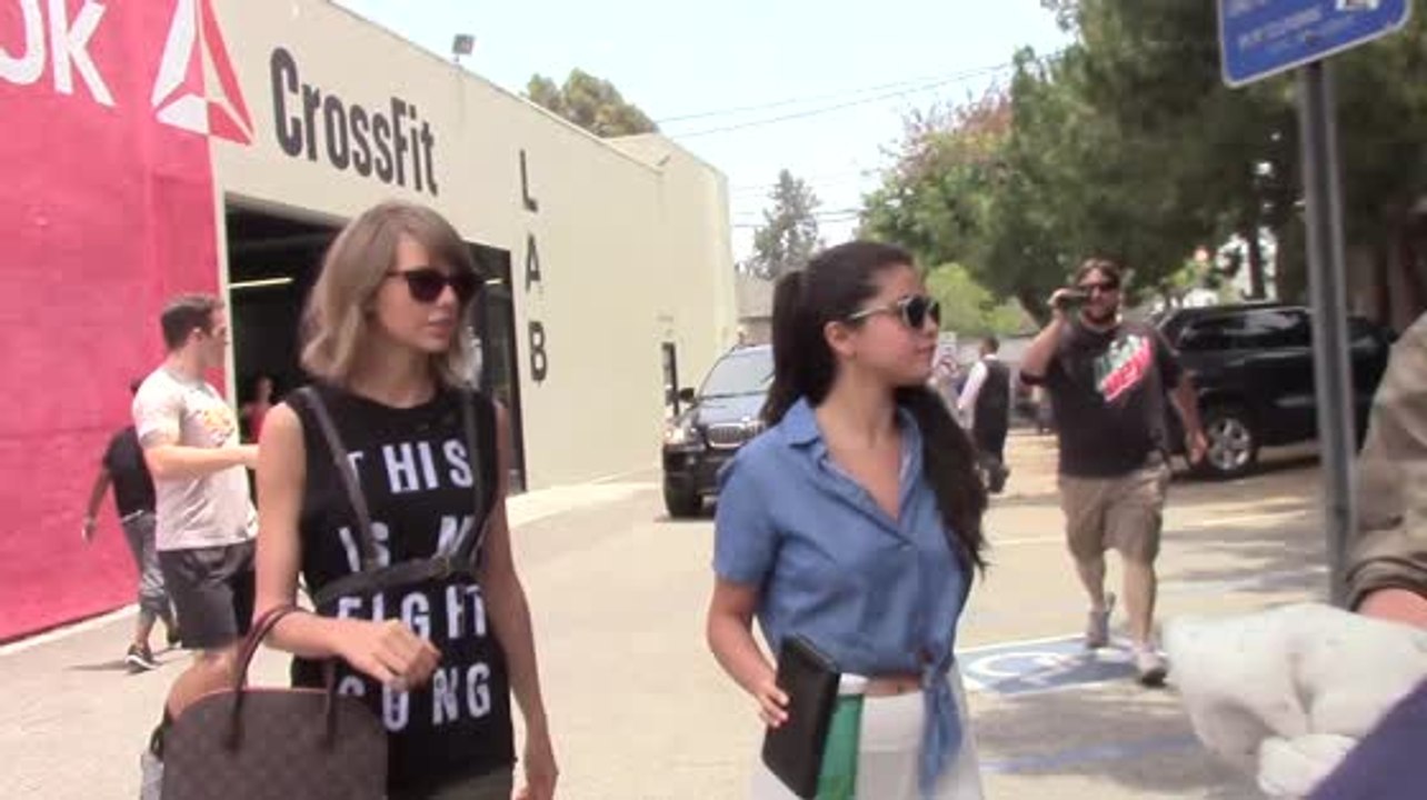Taylor Swift ist 'bereit zum Kampf' während eines Essens mit Selena Gomez