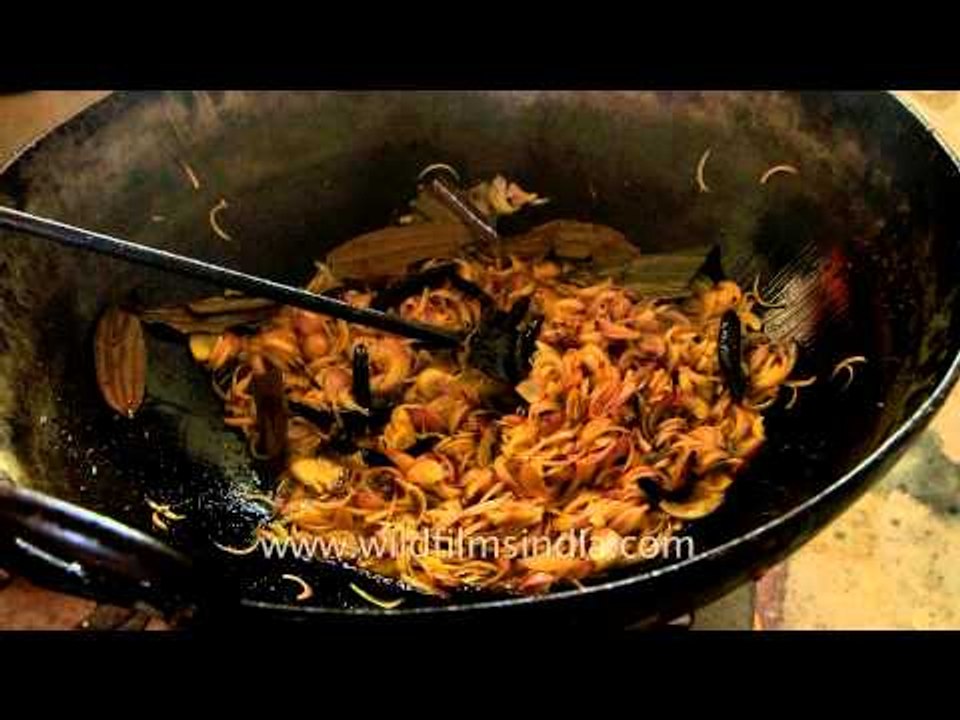 How Bengalis make chicken curry - Bengali wedding fare