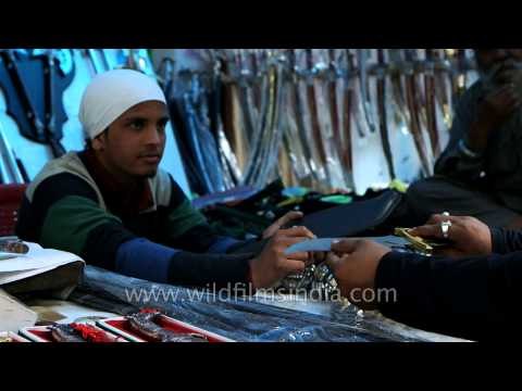 Kirpans, swords and knives for sale : Anandpur Sahib, Punjab