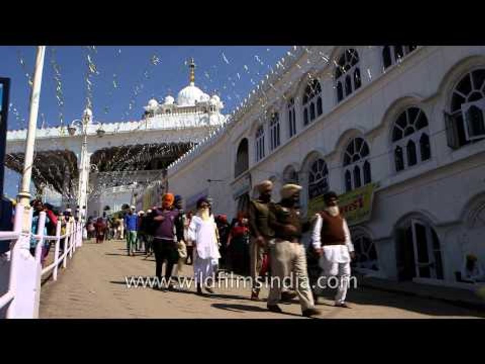 Sikh pilgrims gather for Hola Mohalla Festival : Takht Sri Keshgarh Sahib, Punjab