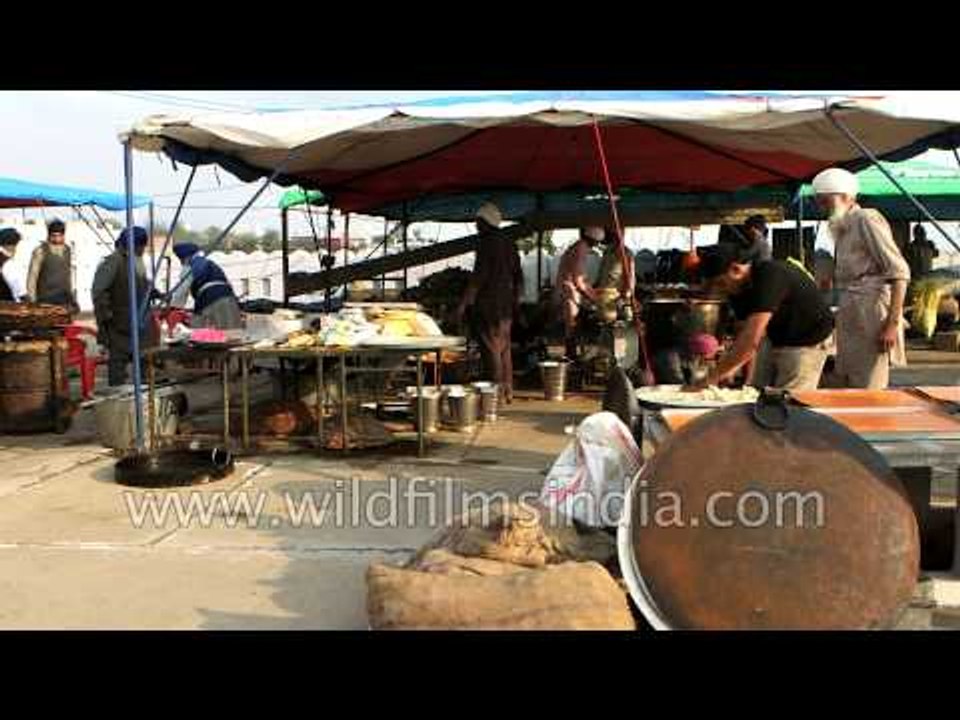 Punjabis making 'jaggery' or 'gurh' - India