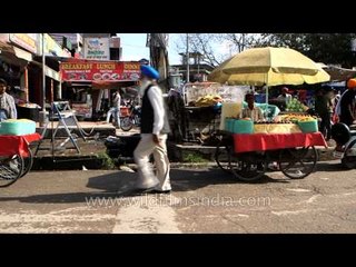 Making bhel puri in Punjab