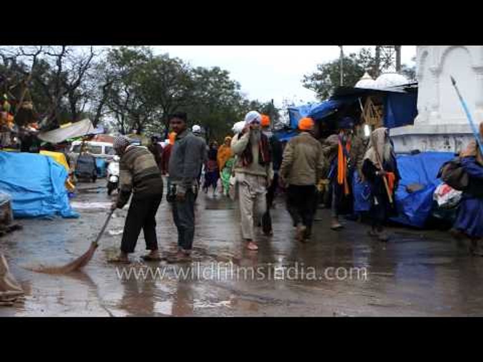 Pilgrims outside Takht Shri Keshgarh Sahib, Punjab