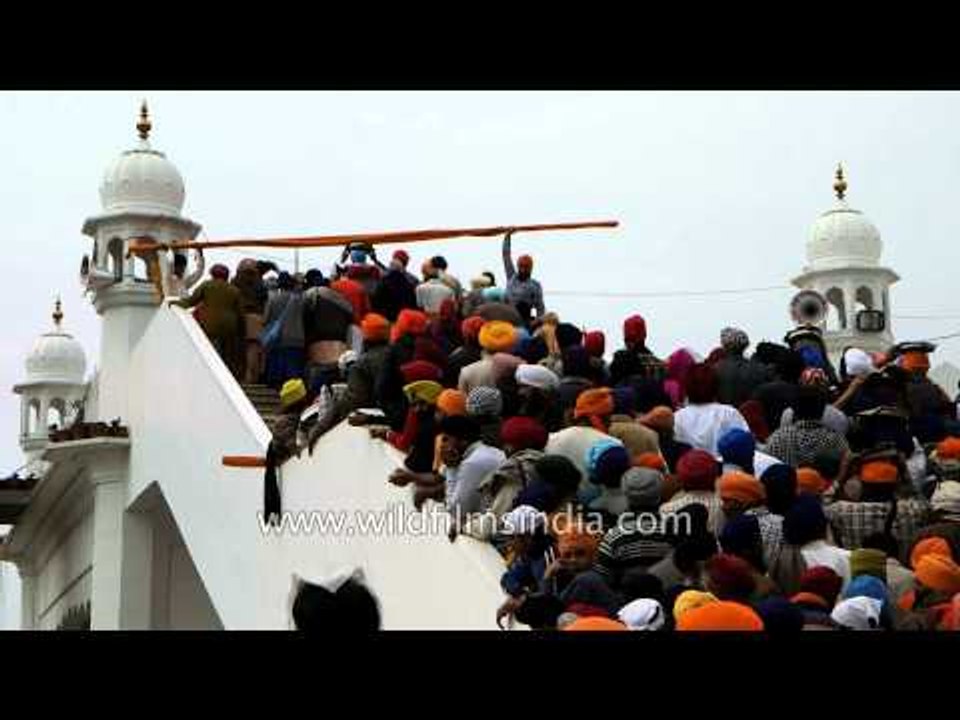 Sea of Sikh pilgrims at Takht Sri Keshgarh Sahib, Punjab