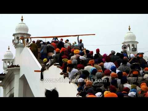 Sea of Sikh pilgrims at Takht Sri Keshgarh Sahib, Punjab